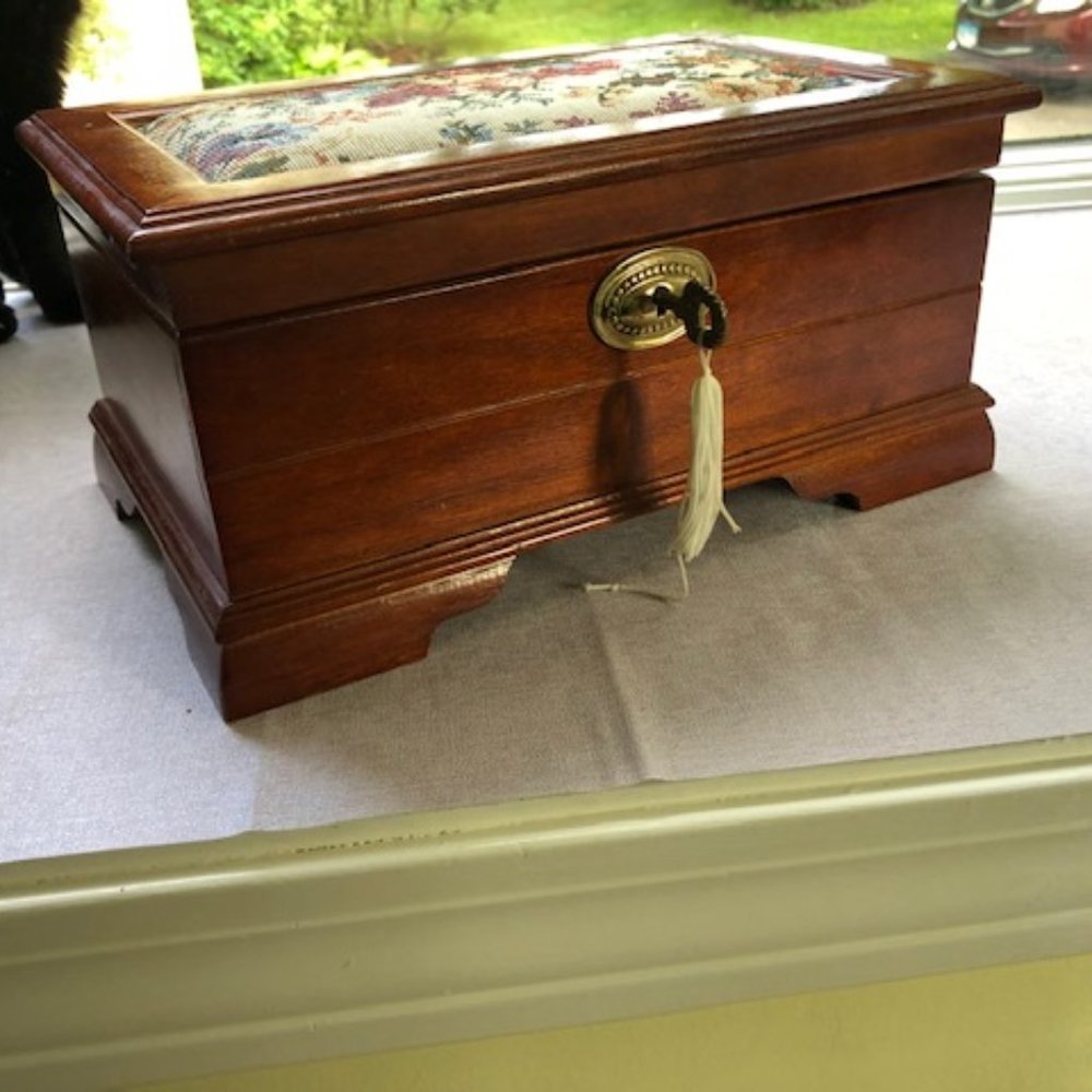 Wood jewelry box with stitched top and lock/key